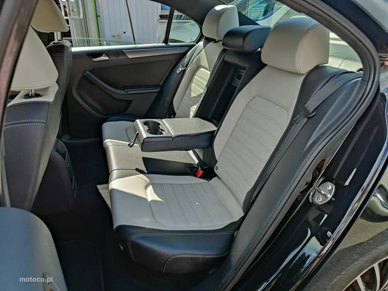 Volkswagen Jetta VI 31