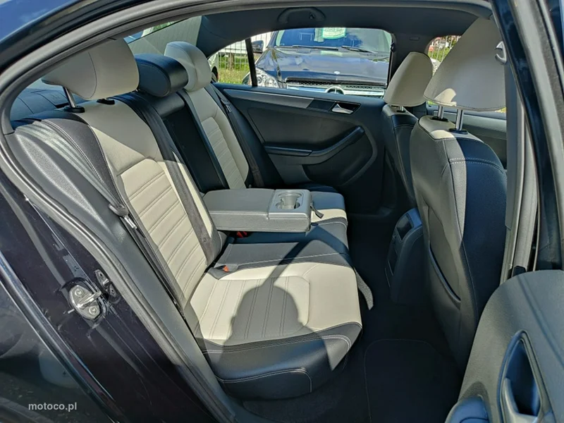 Volkswagen Jetta VI 32