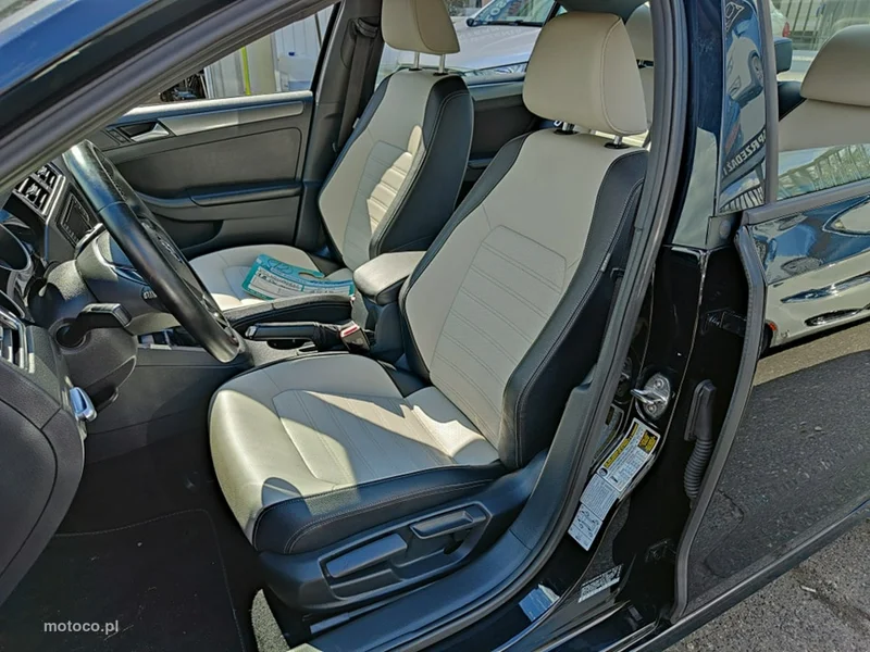 Volkswagen Jetta VI 6