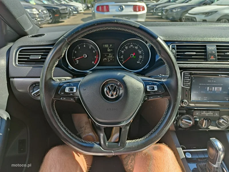 Volkswagen Jetta VI 8
