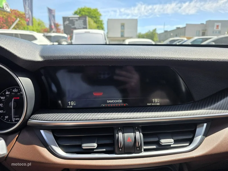 Alfa Romeo Stelvio 21