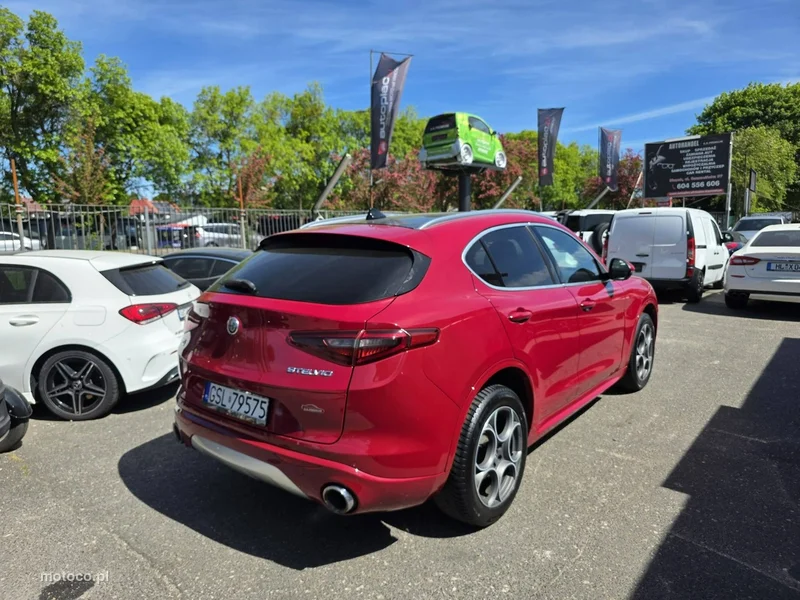 Alfa Romeo Stelvio 4