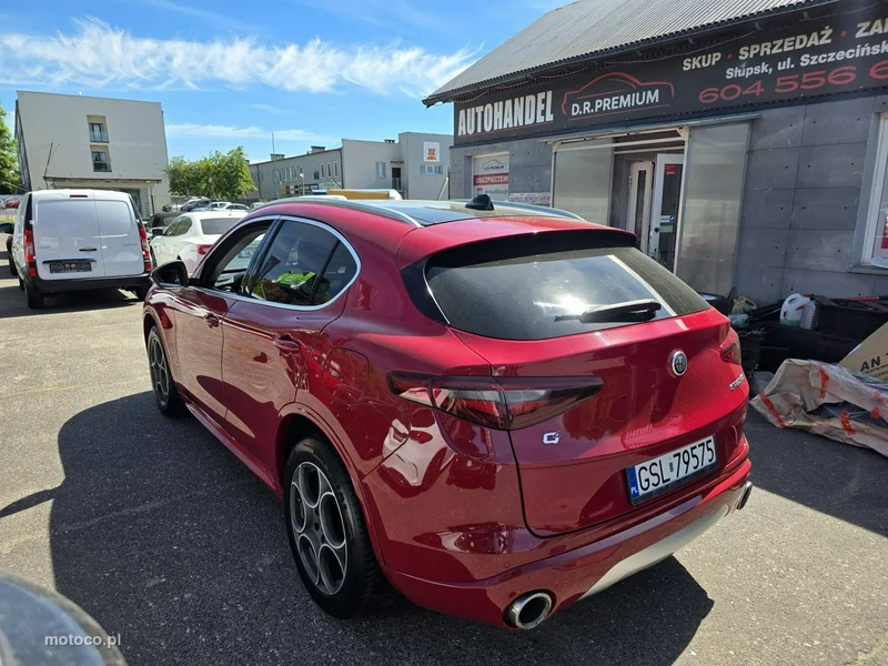 Alfa Romeo Stelvio 5
