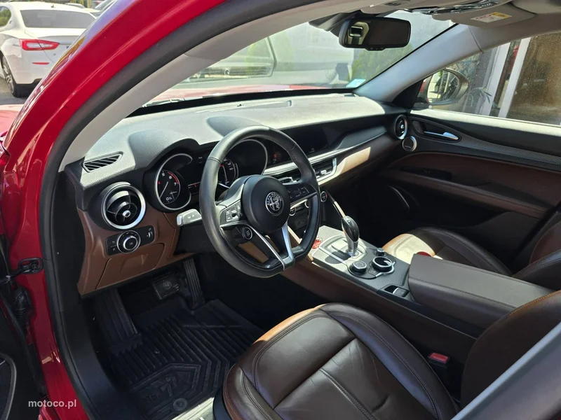 Alfa Romeo Stelvio 8