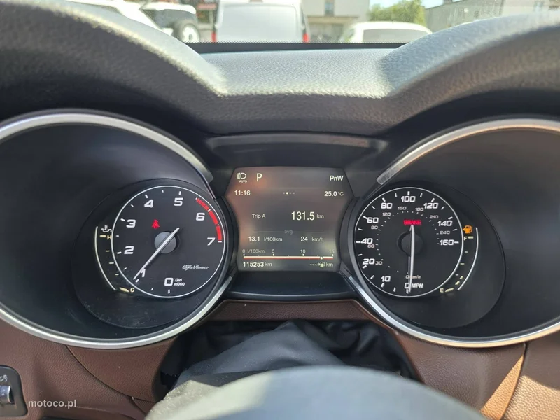 Alfa Romeo Stelvio 10