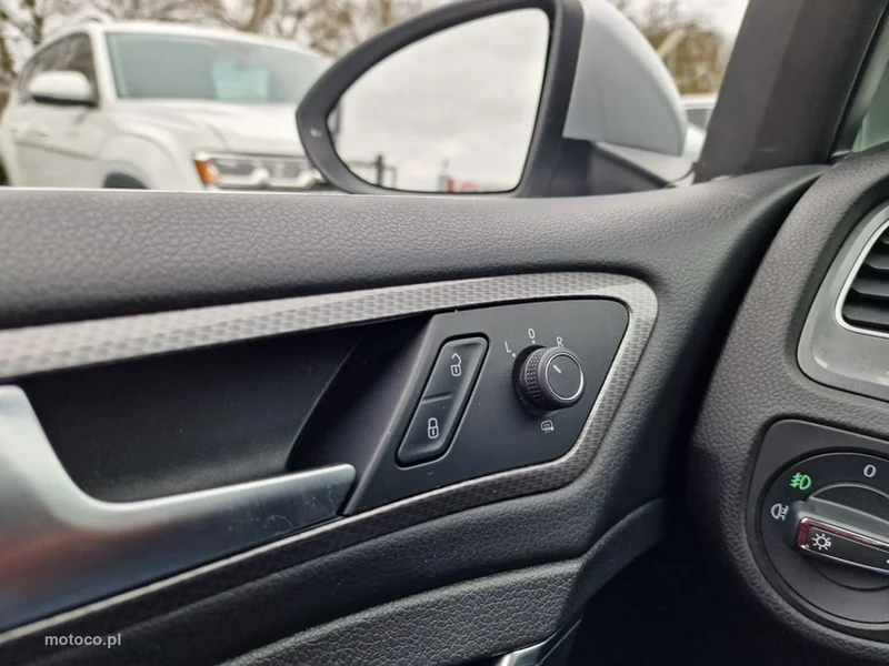 Volkswagen Golf VII 12
