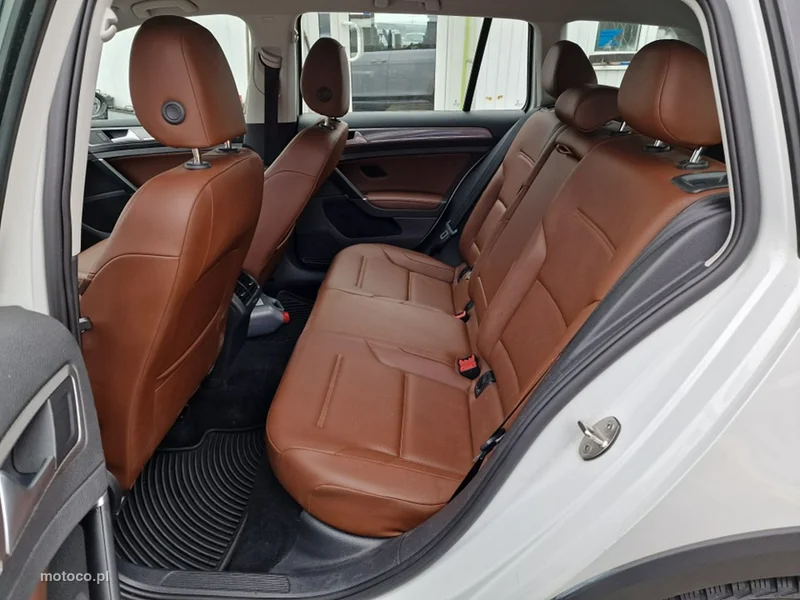 Volkswagen Golf VII 31