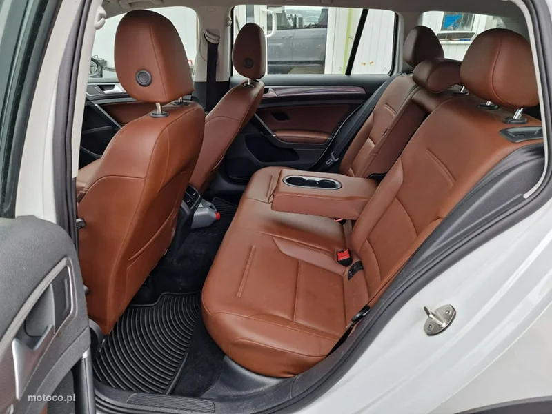 Volkswagen Golf VII 32