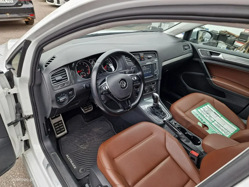 Volkswagen Golf VII 8