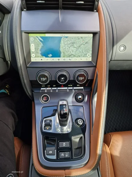 Jaguar F-Type 17