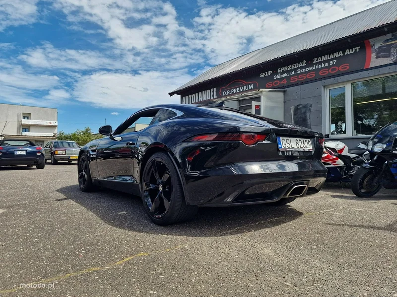 Jaguar F-Type 4