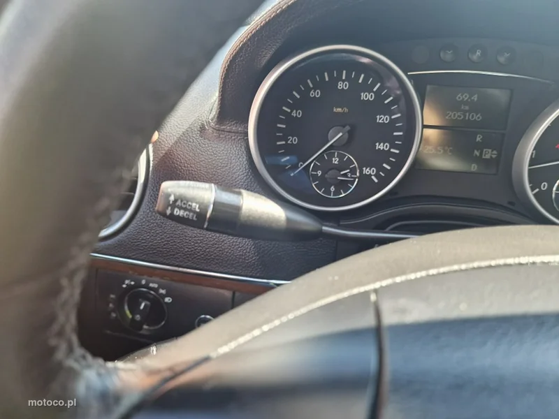 Mercedes-Benz GL X164 GL 450 13