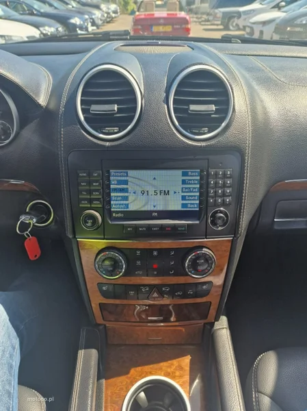 Mercedes-Benz GL X164 GL 450 15
