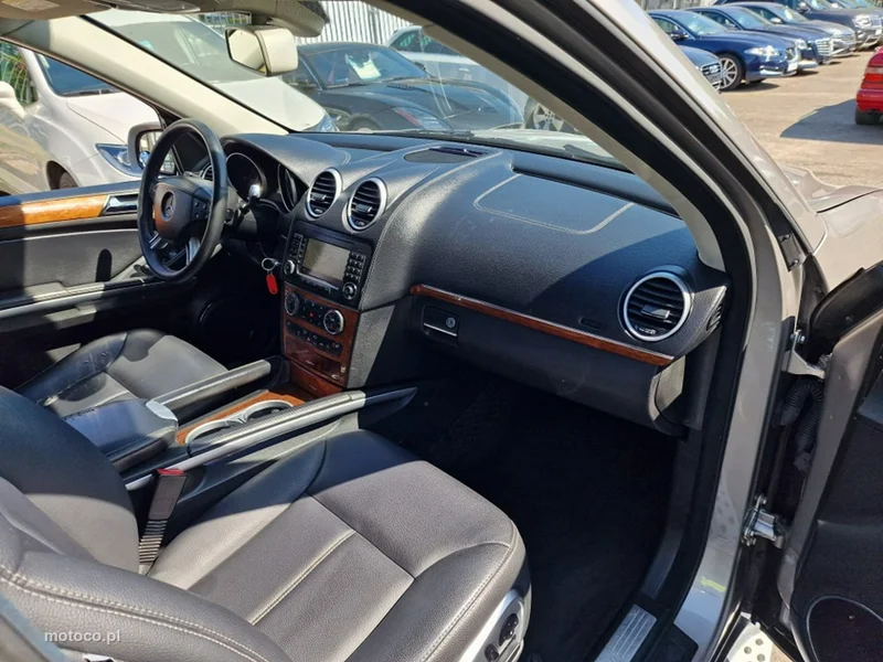 Mercedes-Benz GL X164 GL 450 22