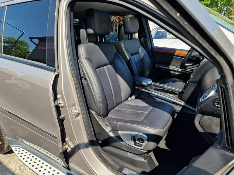 Mercedes-Benz GL X164 GL 450 23