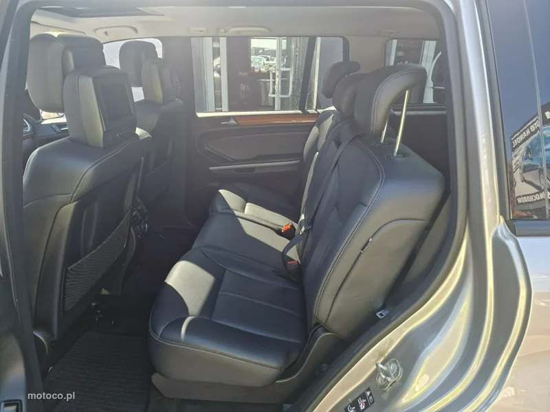 Mercedes-Benz GL X164 GL 450 24