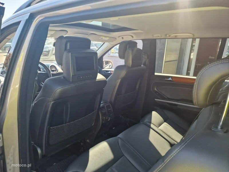 Mercedes-Benz GL X164 GL 450 25