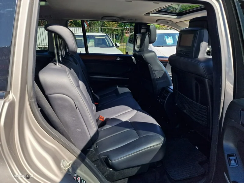 Mercedes-Benz GL X164 GL 450 28