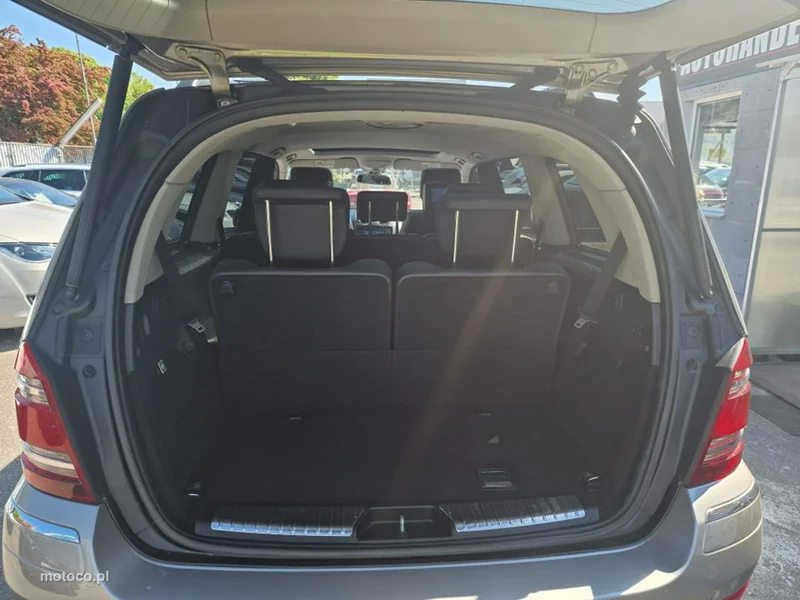 Mercedes-Benz GL X164 GL 450 33