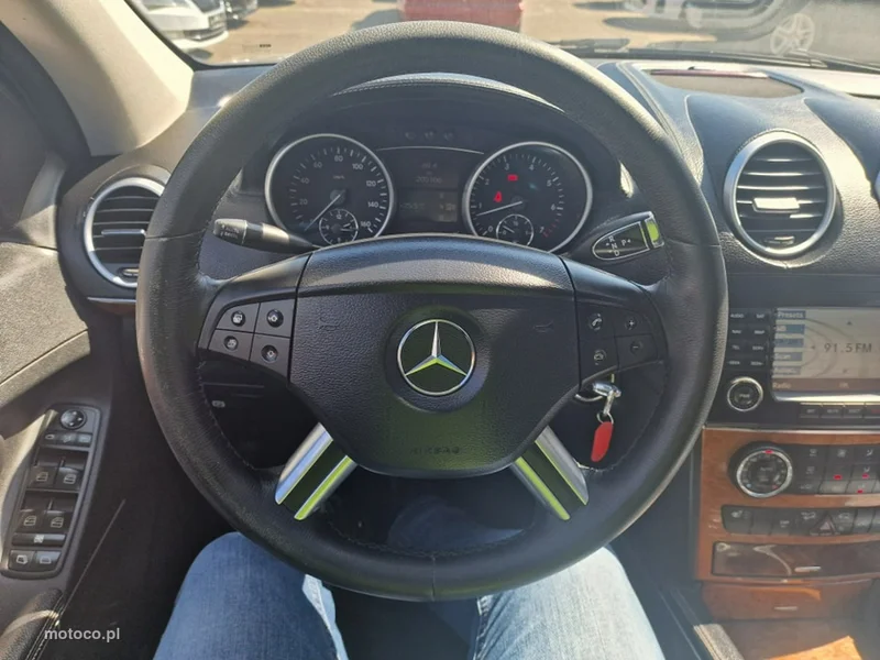 Mercedes-Benz GL X164 GL 450 9