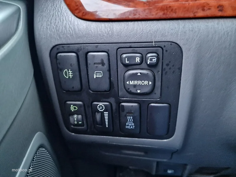 Toyota Land Cruiser J200 13