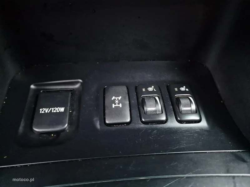 Toyota Land Cruiser J200 28