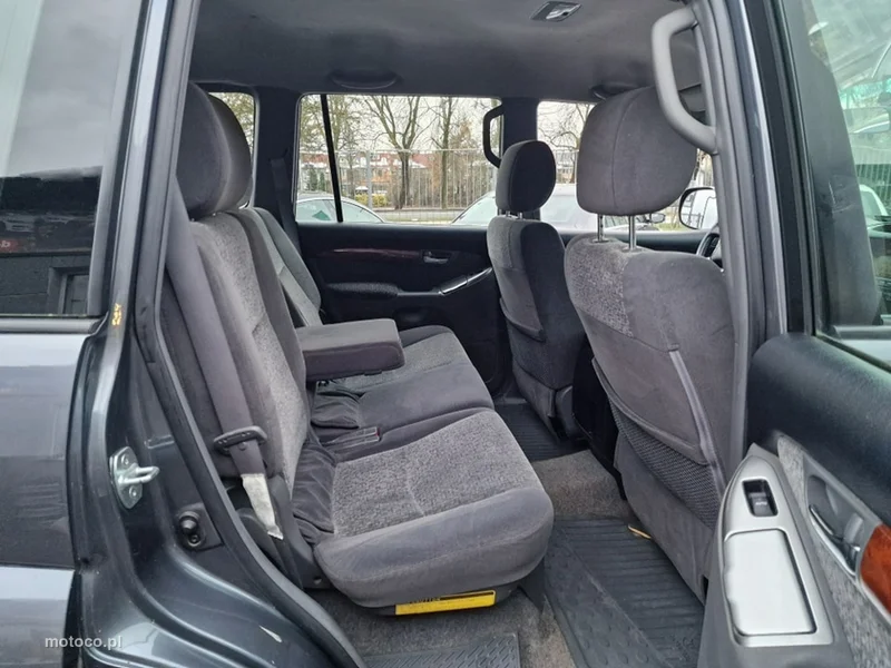 Toyota Land Cruiser J200 36