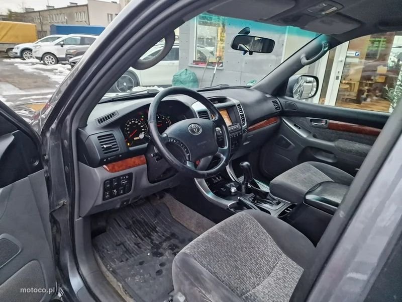 Toyota Land Cruiser J200 7