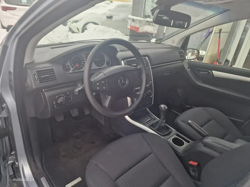 Mercedes-Benz Klasa B W245 B 180 7