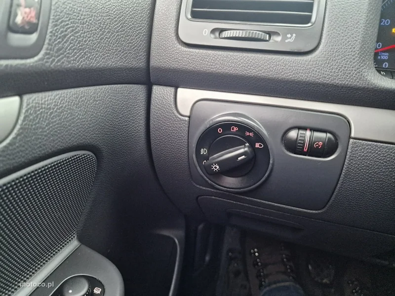Volkswagen Golf V 12