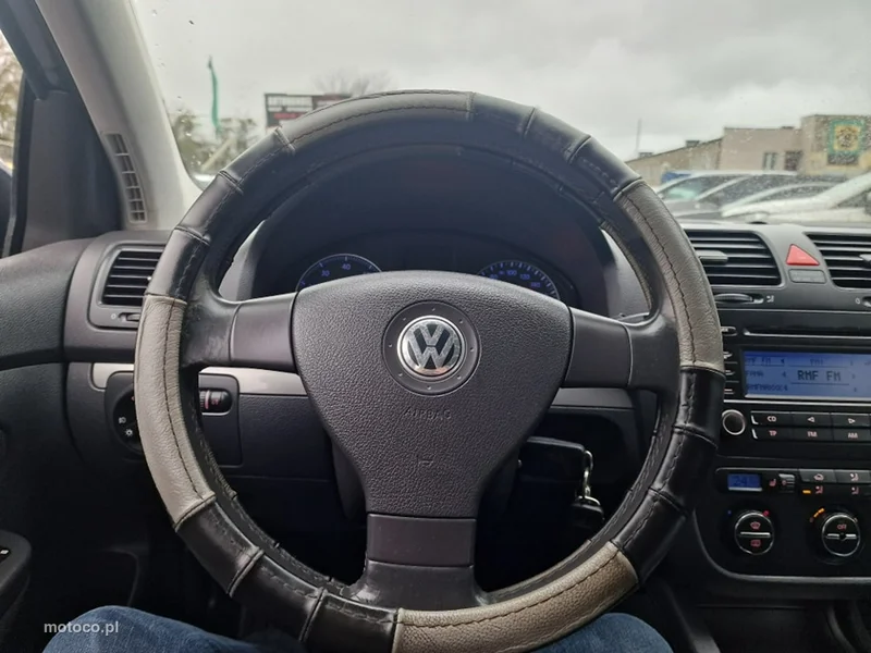 Volkswagen Golf V 8