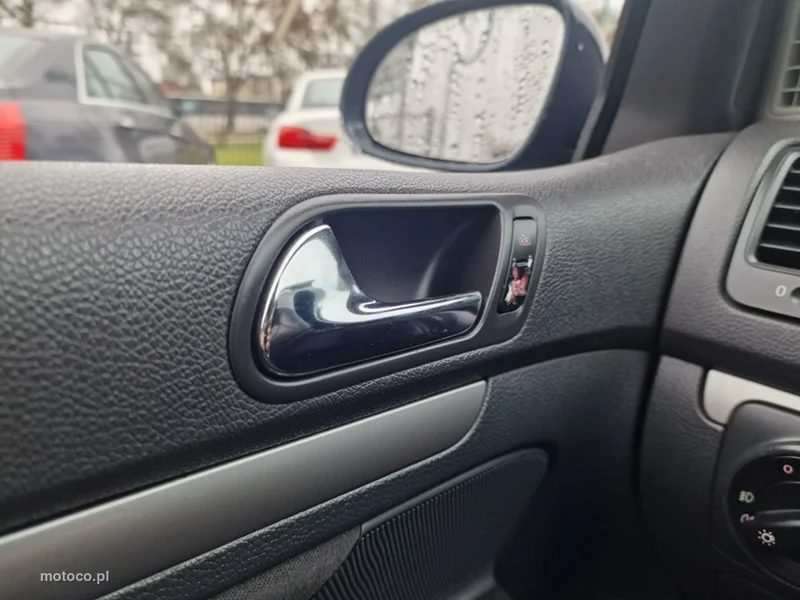 Volkswagen Golf V 10