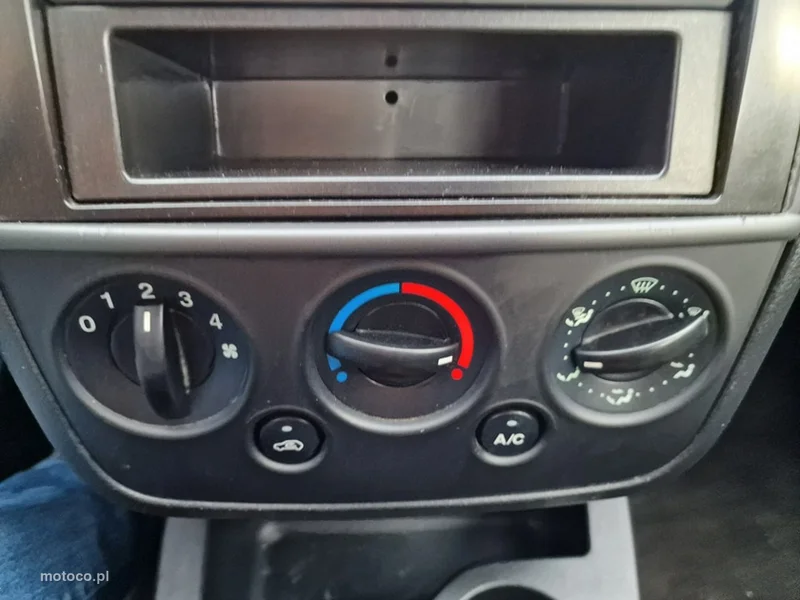 Ford Fiesta V 12