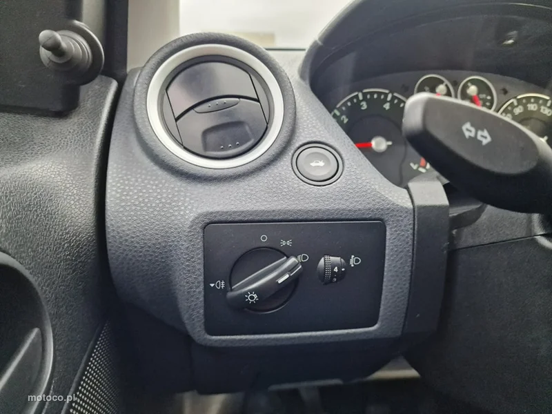 Ford Fiesta V 9
