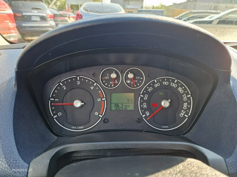 Ford Fiesta V 10