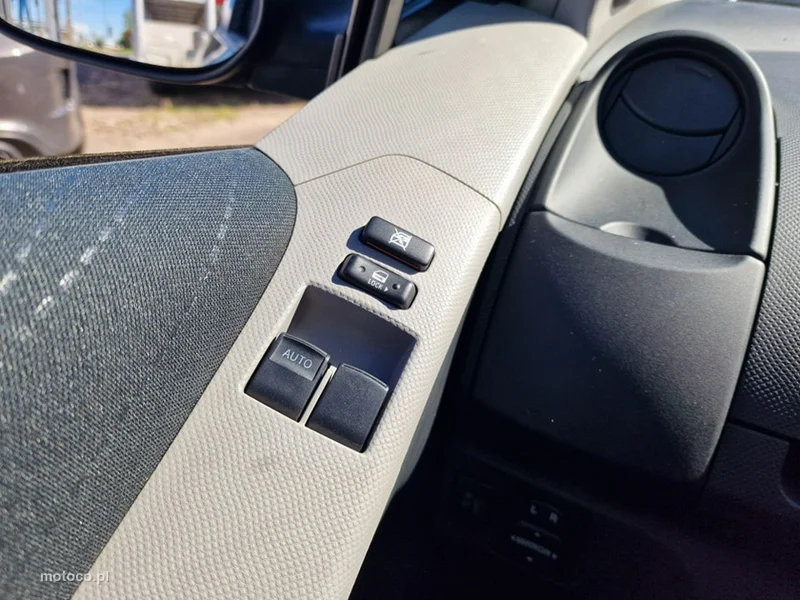 Toyota Yaris XP90 11