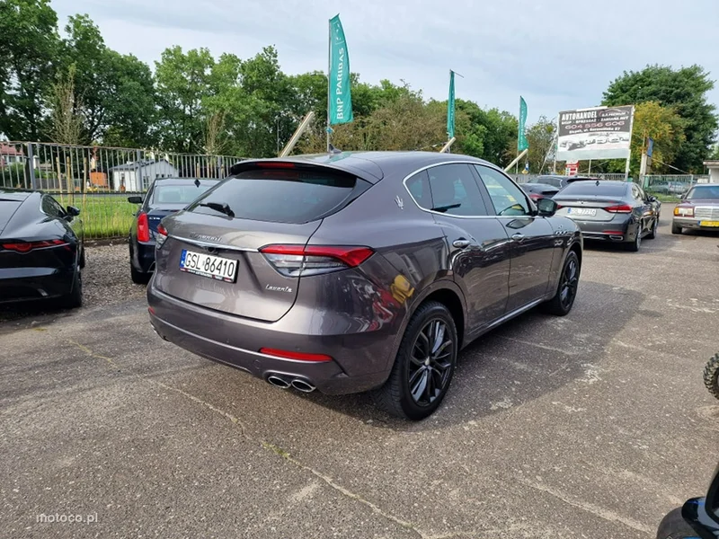 Maserati Levante 5