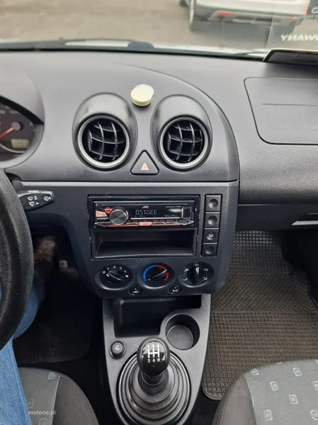 Ford Fiesta V 10