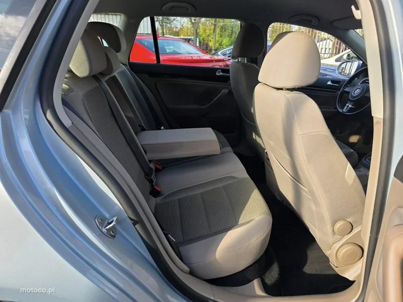 Volkswagen Golf VI 26