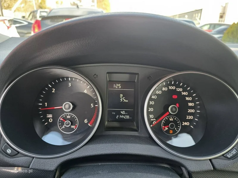 Volkswagen Golf VI 9