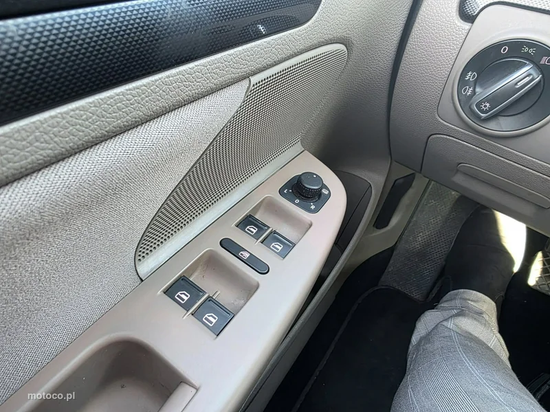 Volkswagen Golf VI 10