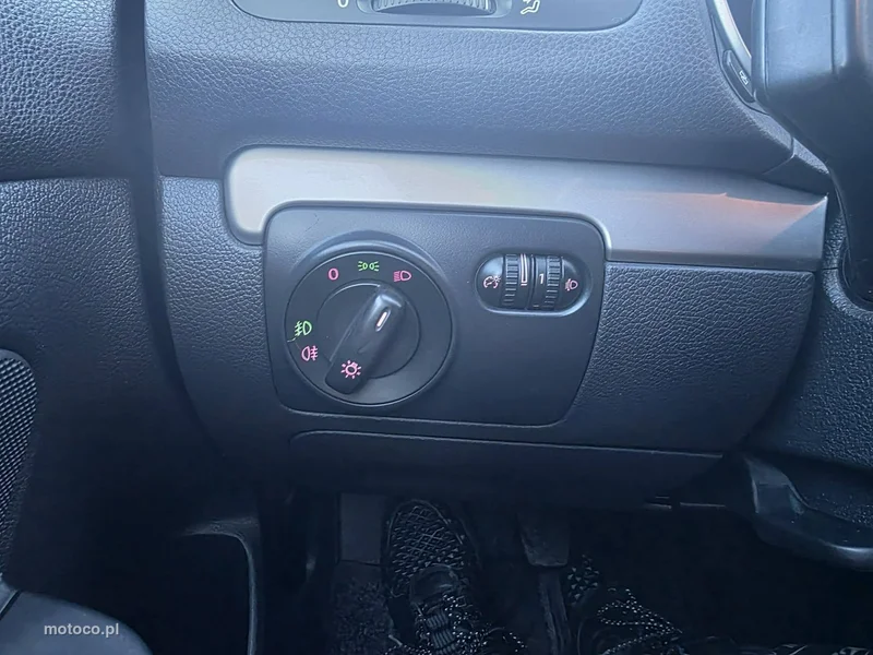 Volkswagen Golf VI 12