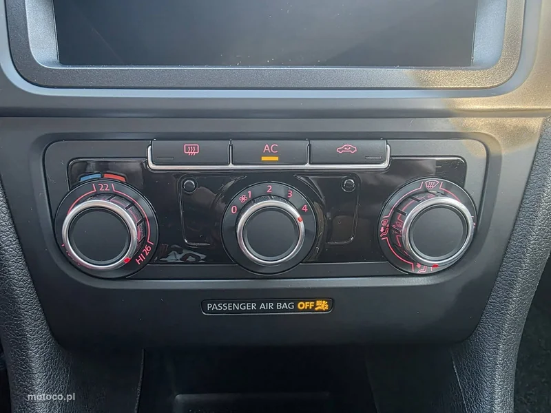 Volkswagen Golf VI 17