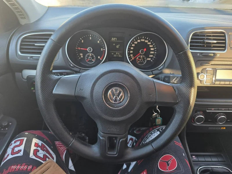 Volkswagen Golf VI 8