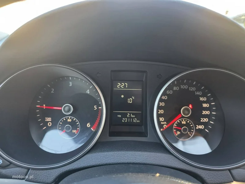 Volkswagen Golf VI 9