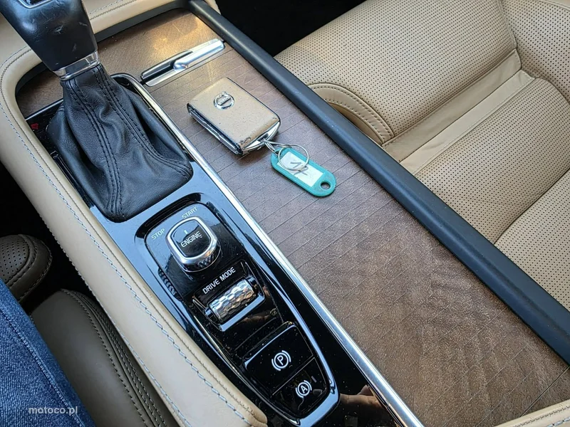 Volvo S90 25