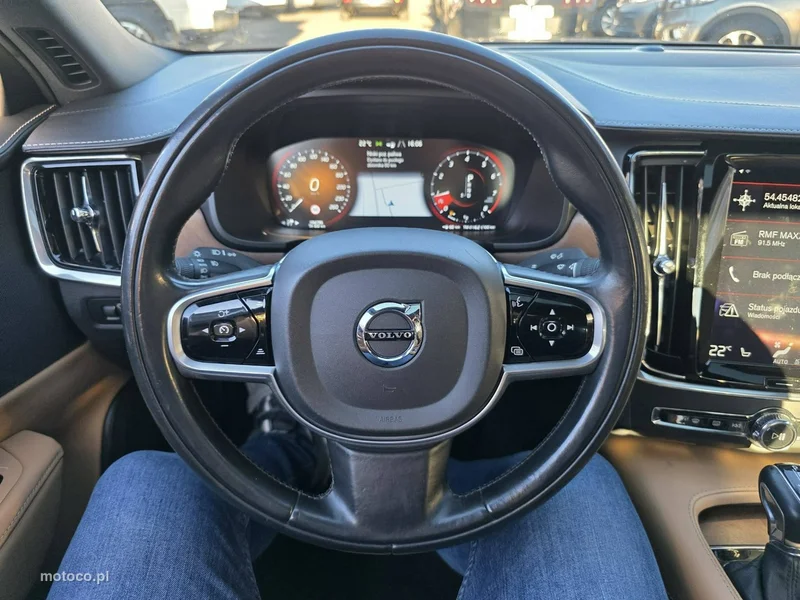 Volvo S90 8