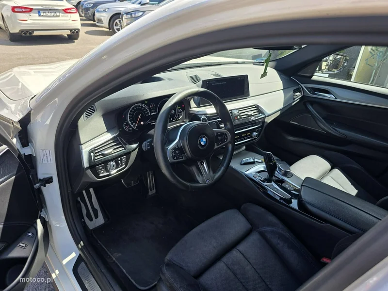 BMW Seria 5 G30 530 8