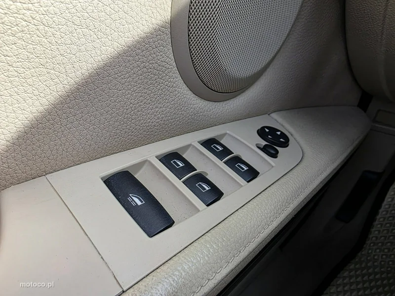 BMW Seria 3 E90 320 17