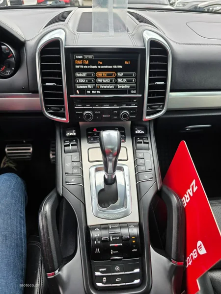 Porsche Cayenne 92A 16